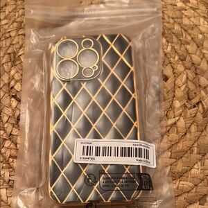 Elegant Black and Gold Phone Case iPhone 14 Pro